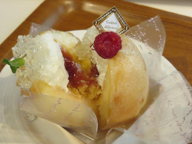 画像: 桃を丸ごと1個使った豪快なスイーツ