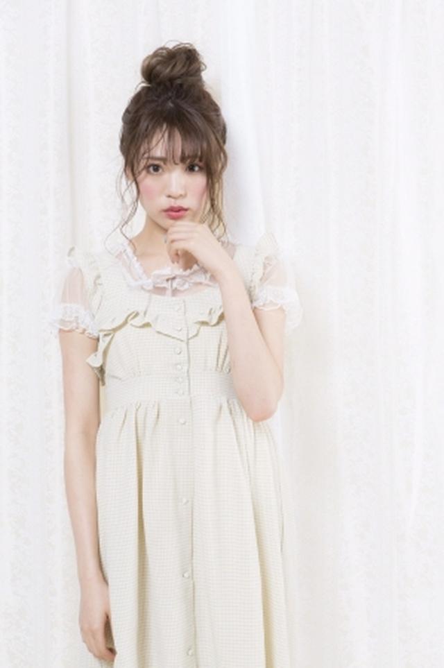 画像: 志田友美 1997年2月11日生まれ。2008年ピチレモンオーディションでグランプリを獲得、専属モデルに。2012年からは「夢みるアドレセンス」のメンバーとしても活動。翌年、「仮面ライダー鎧武」のヒロインに抜擢され、表紙登場回数歴代1位記録を残し「ピチレモン」を卒業。その後「ポップティーン」の専属モデルとなる。アイドル、モデル、女優としても活躍が期待されている。