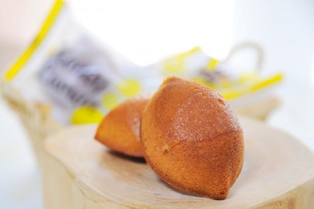 画像: ハニ―レモンケーキ /240円 ぎゅっと甘酸っぱいレモンが口いっぱいに広がる期間限定商品(4~10月上旬予定)、ころんと丸みのあるレモン型が可愛い、甘くて爽やかな焼菓子です。