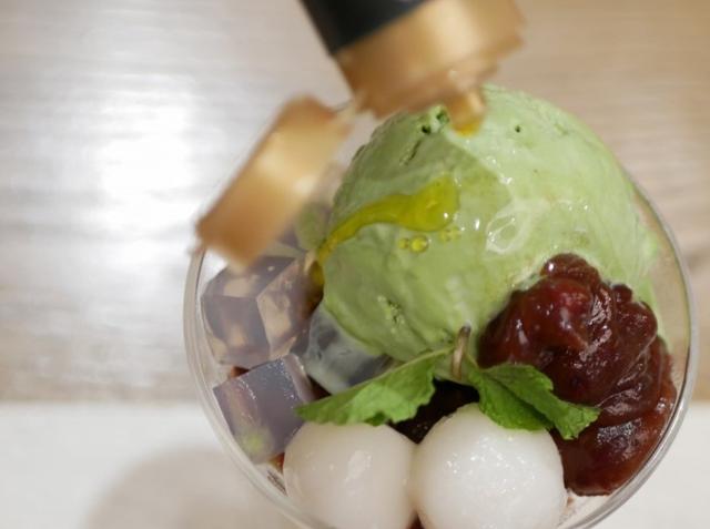 画像: BOSCOエキストラバージンオリーブオイルをかけた抹茶クリームあんみつパフェ