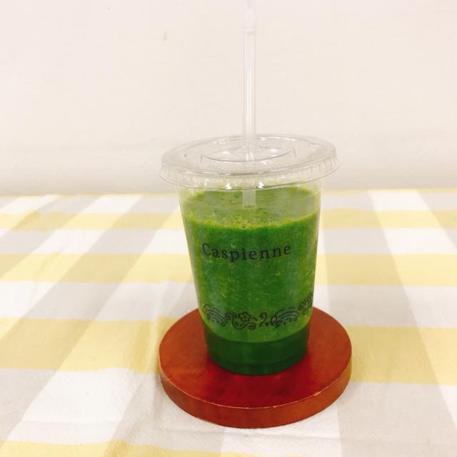 画像: カスピーネ「パクチーとほうれん草と3種の果実のスムージー」 R420円/L530円/XL680円(税込)