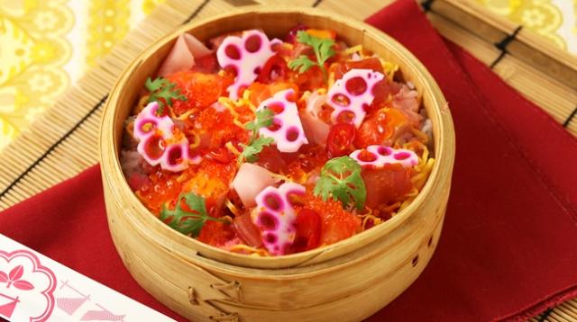 画像: サナギ流ちらし寿司 ¥1,400 マグロ、サーモン、いくら、とびっこなどの海鮮食材に玉子、レンコン、唐辛子などを散りばめたサナギ流のちらし寿司!隠し味のマンゴーチリソースが良いアクセント!
