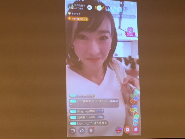 画像: みるみるうちにコメントと視聴者数が増えていきます…