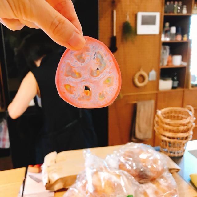 画像: 片手でトマトがスライスできる!