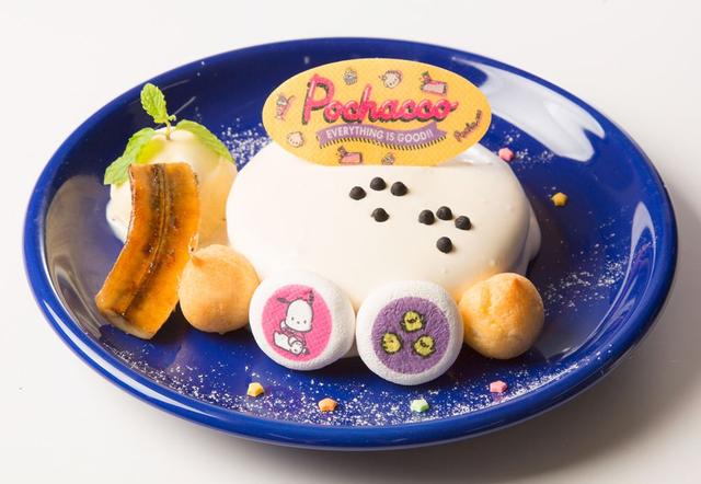 画像: ポチャッコのバナナアイスパンケーキ 1,490円+税 ポチャッコの大好きなバナナアイス、キャラメリゼしたバナナを添えたパンケーキは、キャラメルホイップクリームがたっぷりとコーティングされ、その上にはココアクッキーで表現したポチャッコの可愛い足跡がちょこんと付いています。友だちのピーチャンズもマシュマロになって仲良く登場!