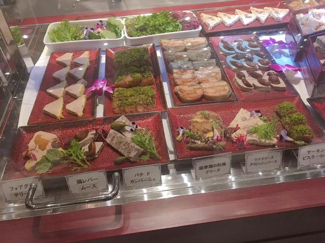 画像1: オードブルも食材も、ワゴンで運ばれてくるワゴンスタイル