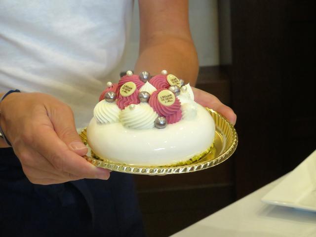 画像1: 日本人に合わせて作られたクリスマスケーキ!ノエル ブラン