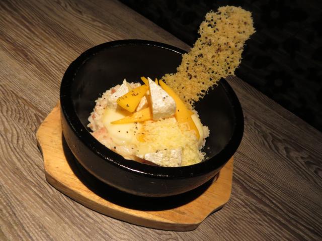 画像: 5種類のチーズが入った贅沢なチーズリゾット!石焼チーズリゾット 590円