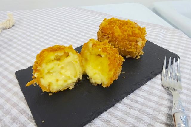 画像: (地下3階)発酵kitchen リッチクリームコロッケ東京 「5種のチーズを使用したザックコロリッチチーズ」/560円(税込) *各日20点限り*各日12時〜販売