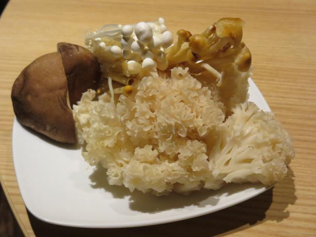 画像: そして秋の味覚『きのこ盛り』!