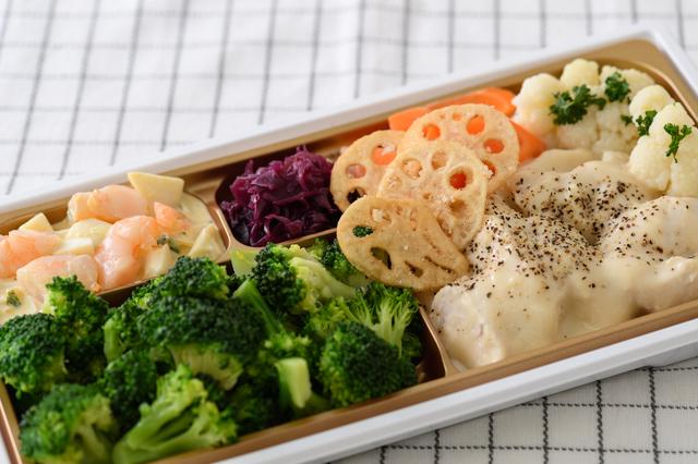 画像: (地下3階)発酵Kitchen リッチクリームコロッケ東京 「ブロッコリーで食べる鶏ささみの麹甘酒西京クリーム弁当 」/1,296円(税込)