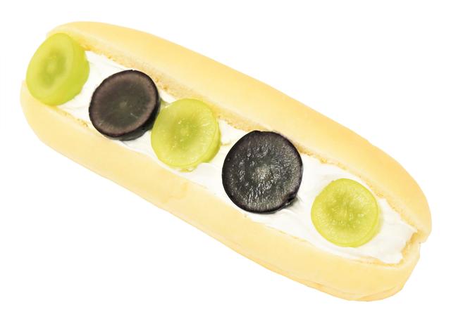 画像: soyクリームのコッペパン(葡萄) 本体価格296円(税込320円)