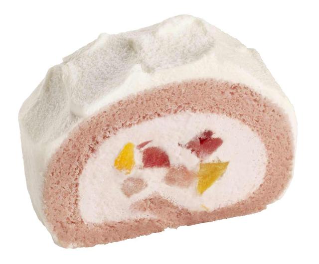 画像2: いちごと黄桃の果肉が入ったリッチなロールケーキがレギュラーメニューで登場!