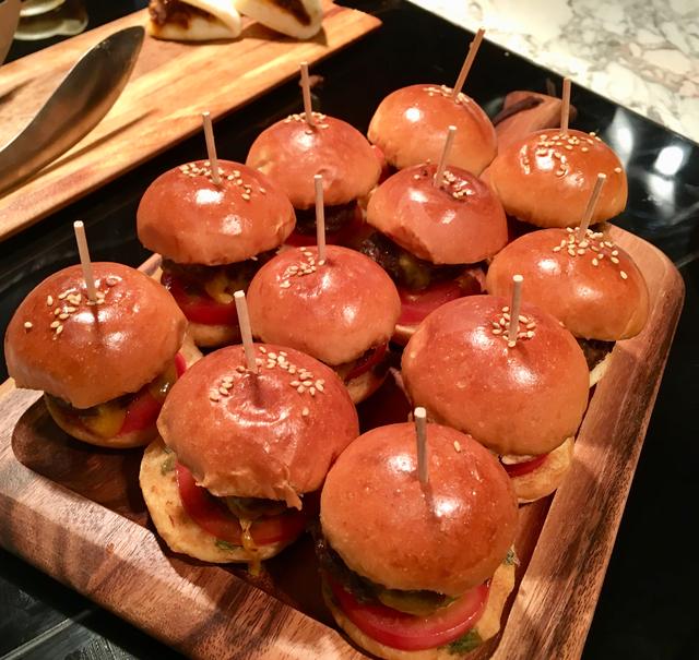 画像: 照り焼きビーフサンドイッチ