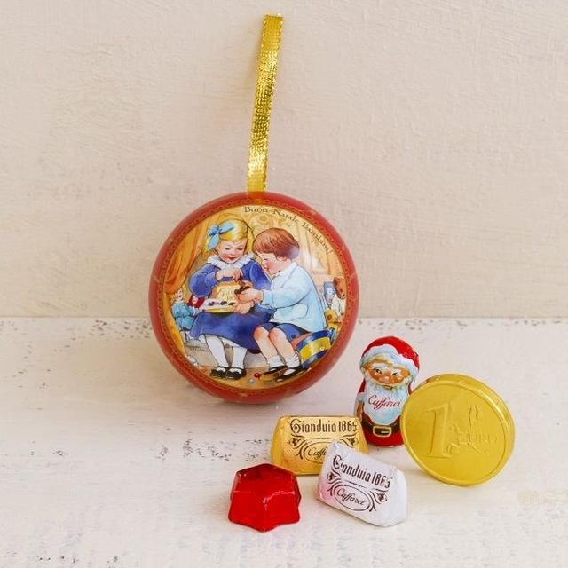 画像2: クリスマスを楽しむ小さな姉弟や動物達を描いた物語オーナメント