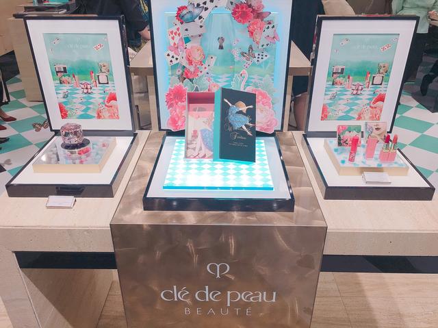 画像1: クレ・ド・ポー ボーテショップでは、実際に商品を試せる
