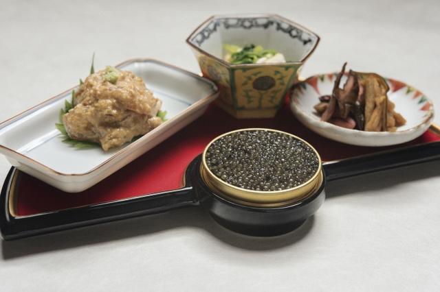 画像2: 至高のひと啜り。キャビア一缶を贅沢に使用した玉露キャビア茶漬け