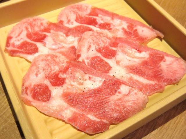 画像: ジャジャジャジャーン!人気のたんしゃぶを投入!