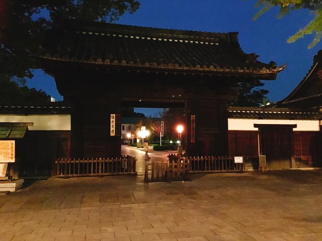 画像: 美術館とは思えない荘厳な外観ですね!