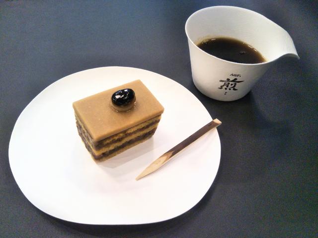 画像: コーヒーと和菓子を楽しんでみては?