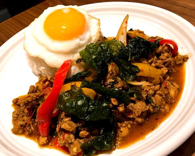 画像1: 痺辛な刺激が新しい、麻辣ガパオも!