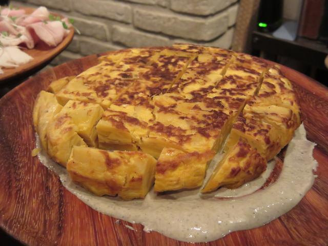 画像1: ワインに合うタパスも
