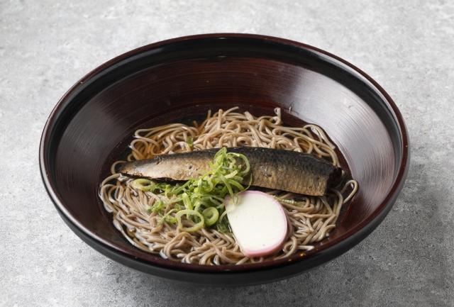 画像: 「にしんそば」 1,000円 甘辛く炊いたニシンの姿煮をトッピングした京都の名物そば。