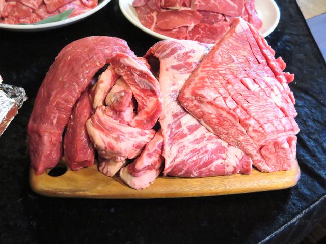 画像: 味変ではなく肉変で楽しめる!ギガ肉厚牛角盛り