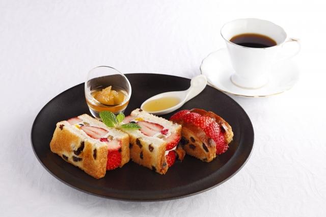 画像: * 付け合わせのビタースイートな大人の風味が特長の千葉県産“からすざんしょう”の完熟生はちみつと旬のフルーツコンポートとが味わいのアクセントに。