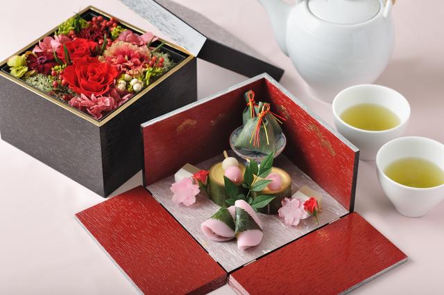 画像1: 【星野リゾート 界】感謝の気持ちを贈る母の日ギフト 花と和菓子の「感謝箱」付き宿泊プラン