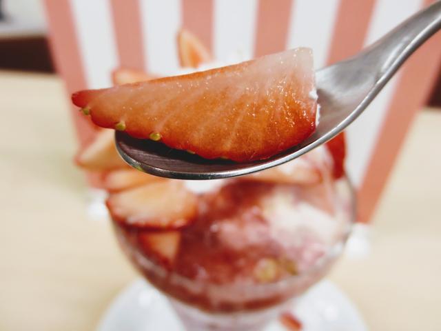 画像2: 店舗限定!伝説のデザート「苺苺苺苺苺苺苺苺苺苺苺!のザ・サンデー2019」(税込1,510円)