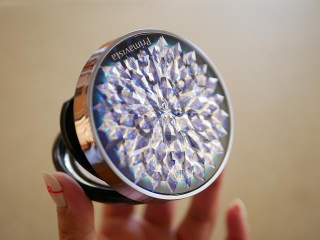 画像: ドレスアップグロウ ファンデーション 10g/5000円(税抜)