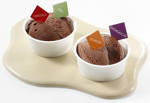 画像: 『ドモーリ』コールドチョコレート2種食べ比べ 各648円/1カップ
