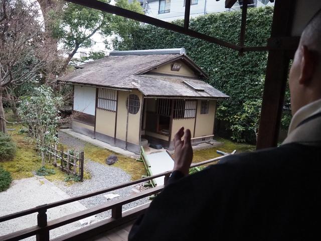 画像: 織田信長の弟である大名茶人の ・織田有楽斎が建てた国宝の茶室「如庵」が復元