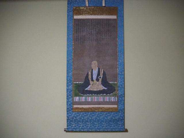 画像: 絵師 狩野山楽筆の鮮やかな金碧障壁画などの貴重な寺宝が公開されています。