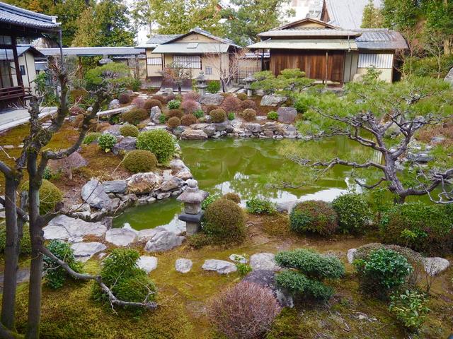 画像: 300坪の庭園はとても美しく、眺めていると心が癒されます…。