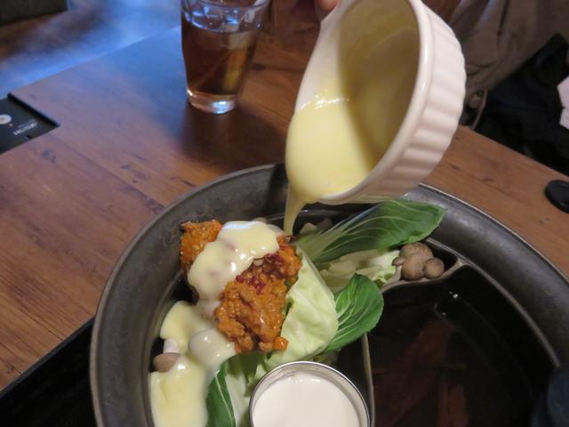 画像2: 鍋にかけるチーズ!?