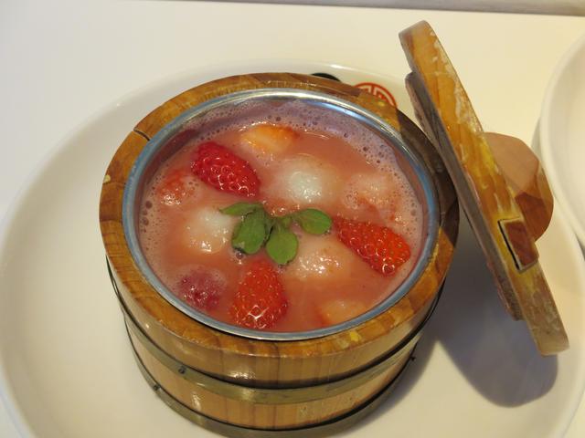 画像1: 体が温まる香港スイーツ『フレッシュいちごたっぷりのいちごHOTスープ』 HONG KONG SWEETS 果香