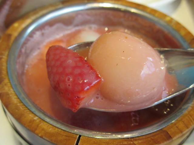 画像2: 体が温まる香港スイーツ『フレッシュいちごたっぷりのいちごHOTスープ』 HONG KONG SWEETS 果香