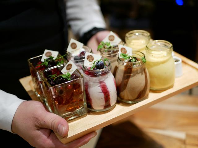 画像: 目にも華やかなグラススイーツ