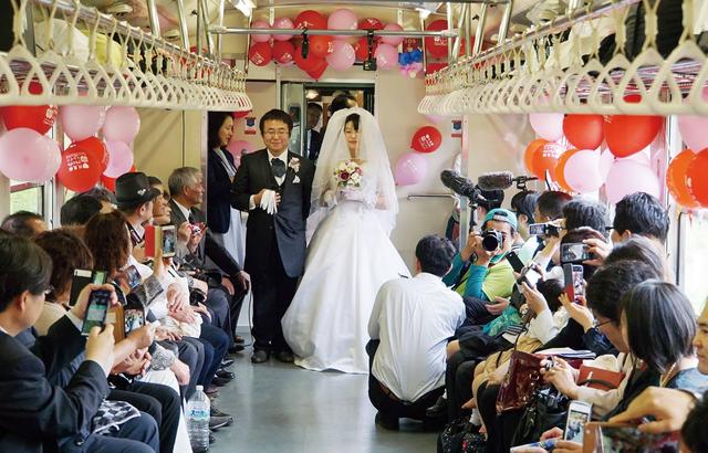 画像1: 写真提供:JR只見線ブライダルトレイン実行委員会事務局