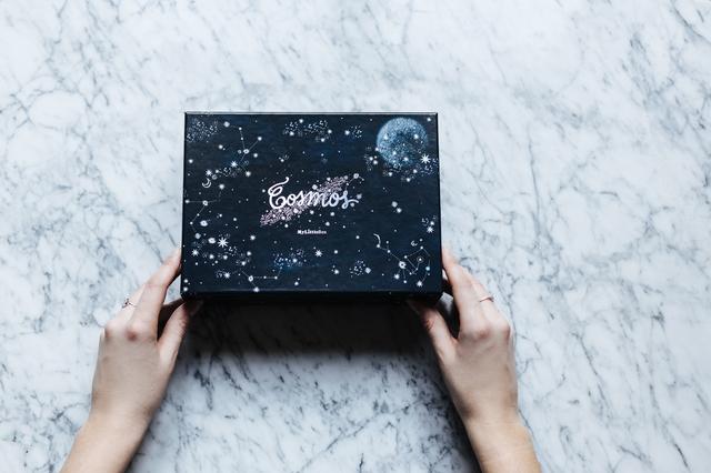 画像: BOXデザインも輝く月と星がモチーフ