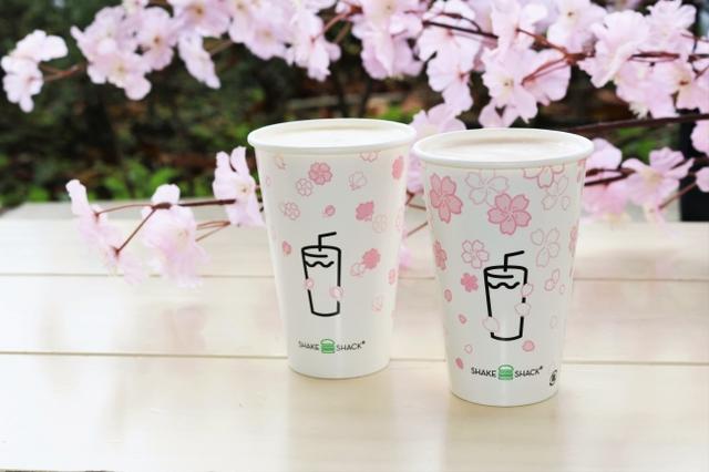 画像1: 片手にお花見、桜ドリンクも