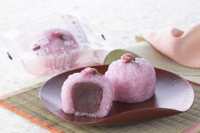 画像: 株式会社セブン‐イレブン・ジャパン 「北海道産小豆使用 桜もち」 発売日:2 月 26日(火)※九州は 3月 5 日(火) 参考価格:125 円(税抜)