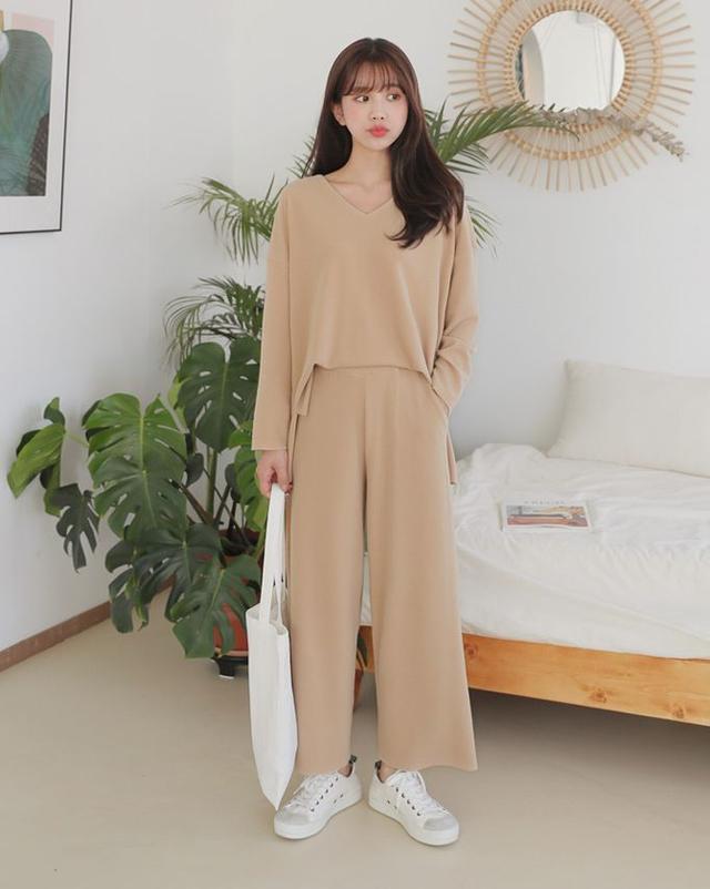 画像: スリットVネックTシャツ&イージーワイドパンツSET・ 全3色・t52729・¥ 3,930 (税抜)