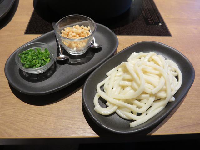 画像1: 〆は紀州梅のたぬきうどん