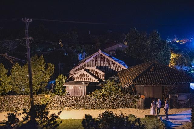 画像3: 島文化に詳しいガイドと静かな夜の集落散策