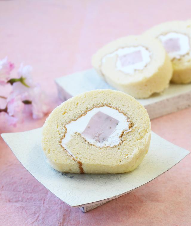 画像2: 吉野本葛100%のロールケーキ「くずの子ロール」春限定の「さくら味」が通販でも登場!