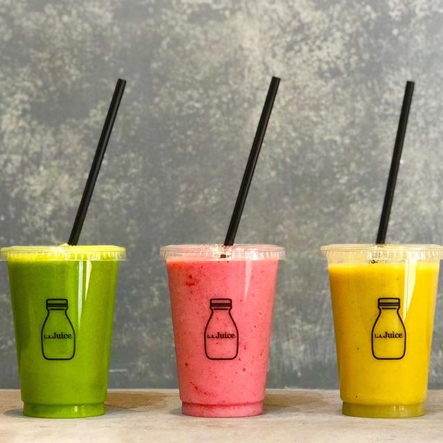 画像: 「#GreenReset」(ほうれん草、パイン)、「#PinkVitamin」(ピタヤ、いちご)、「#YellowCharge」(生姜、りんご、バナナー)、計3種の見た目もポップなスムージーがこのイベント限定で登場です。(各税込500円)