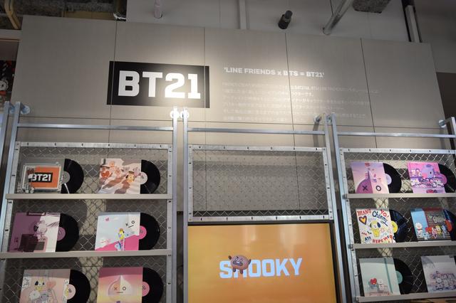 画像: 壁面はBT21デザイン